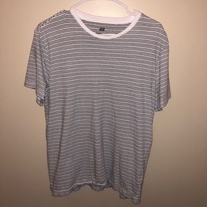 H&M TSHIRT ~ SIZE L